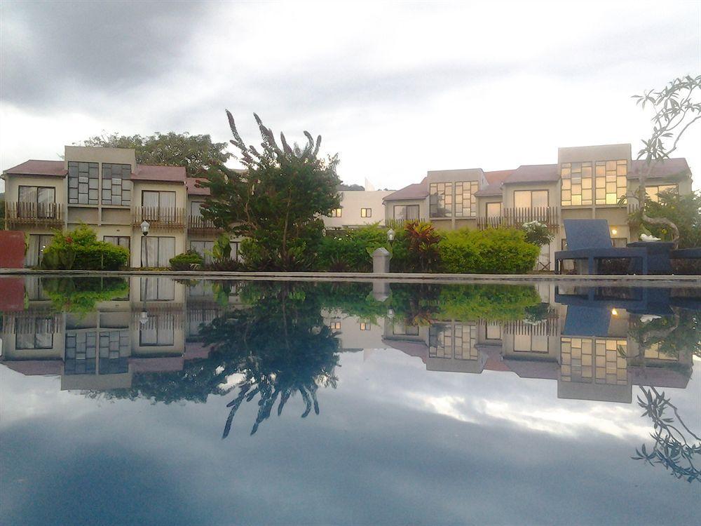 Luwansa Beach Resort Labuan Bajo Exterior foto