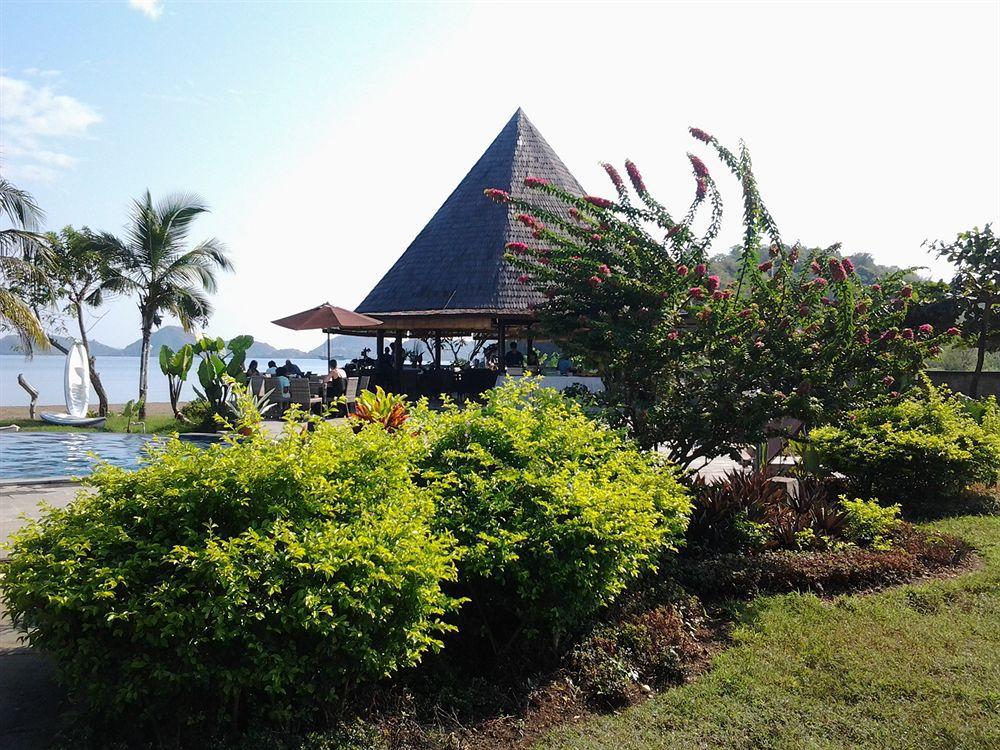 Luwansa Beach Resort Labuan Bajo Exterior foto