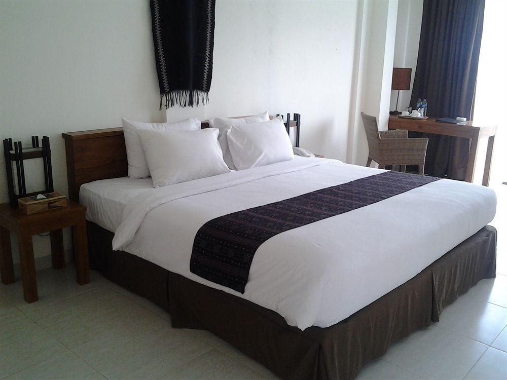 Luwansa Beach Resort Labuan Bajo Exterior foto