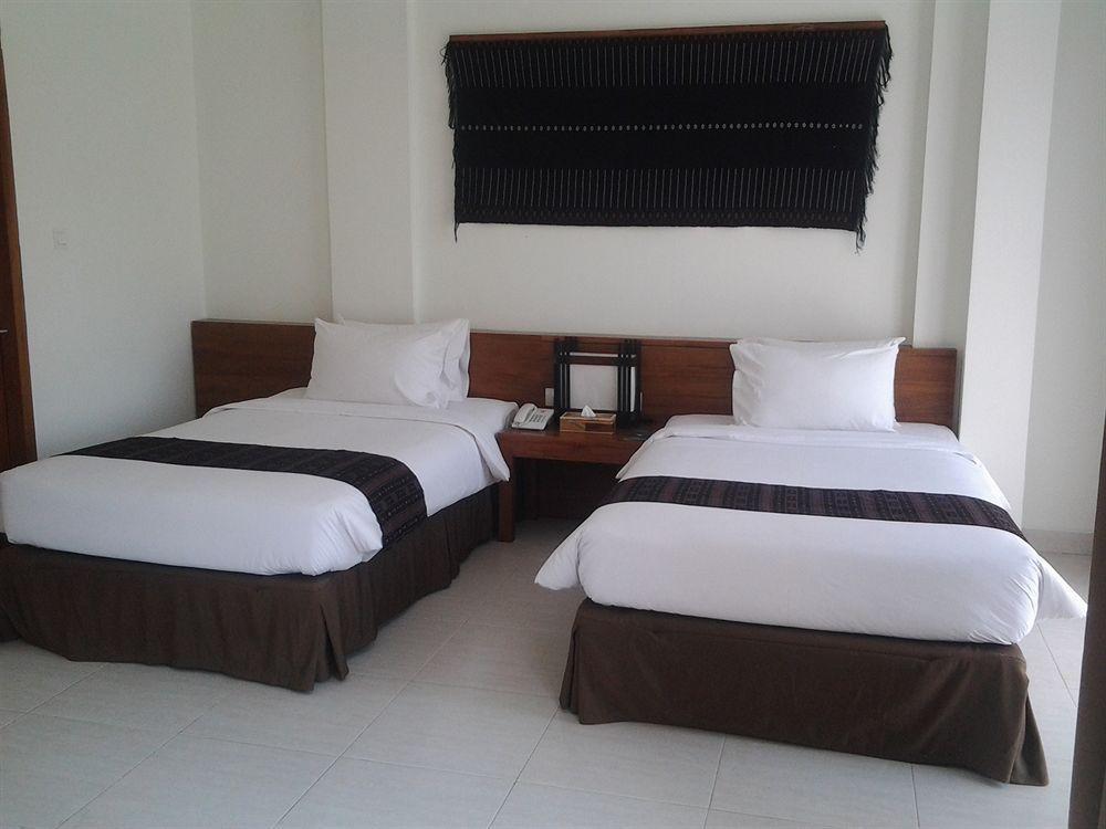 Luwansa Beach Resort Labuan Bajo Exterior foto