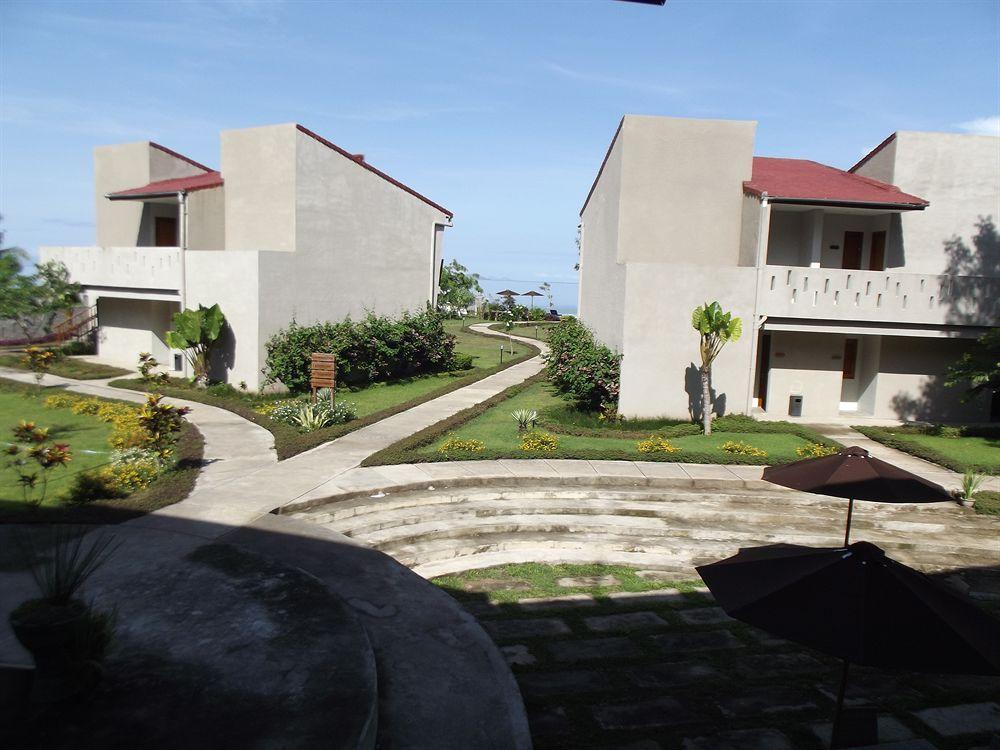 Luwansa Beach Resort Labuan Bajo Exterior foto