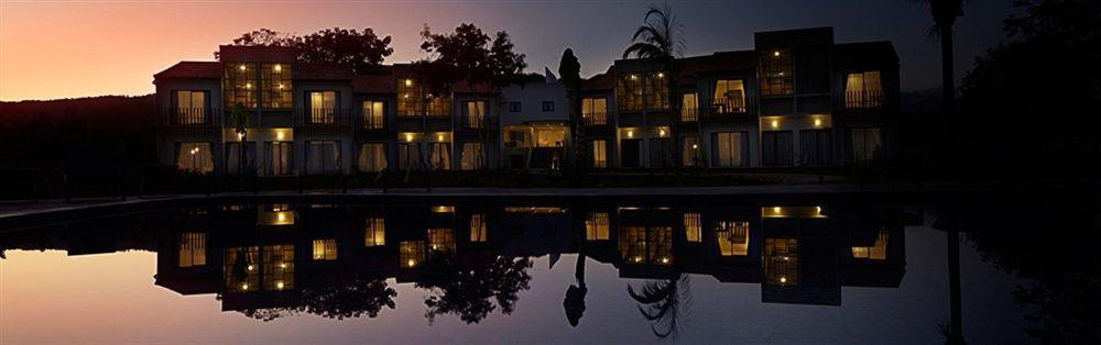 Luwansa Beach Resort Labuan Bajo Exterior foto