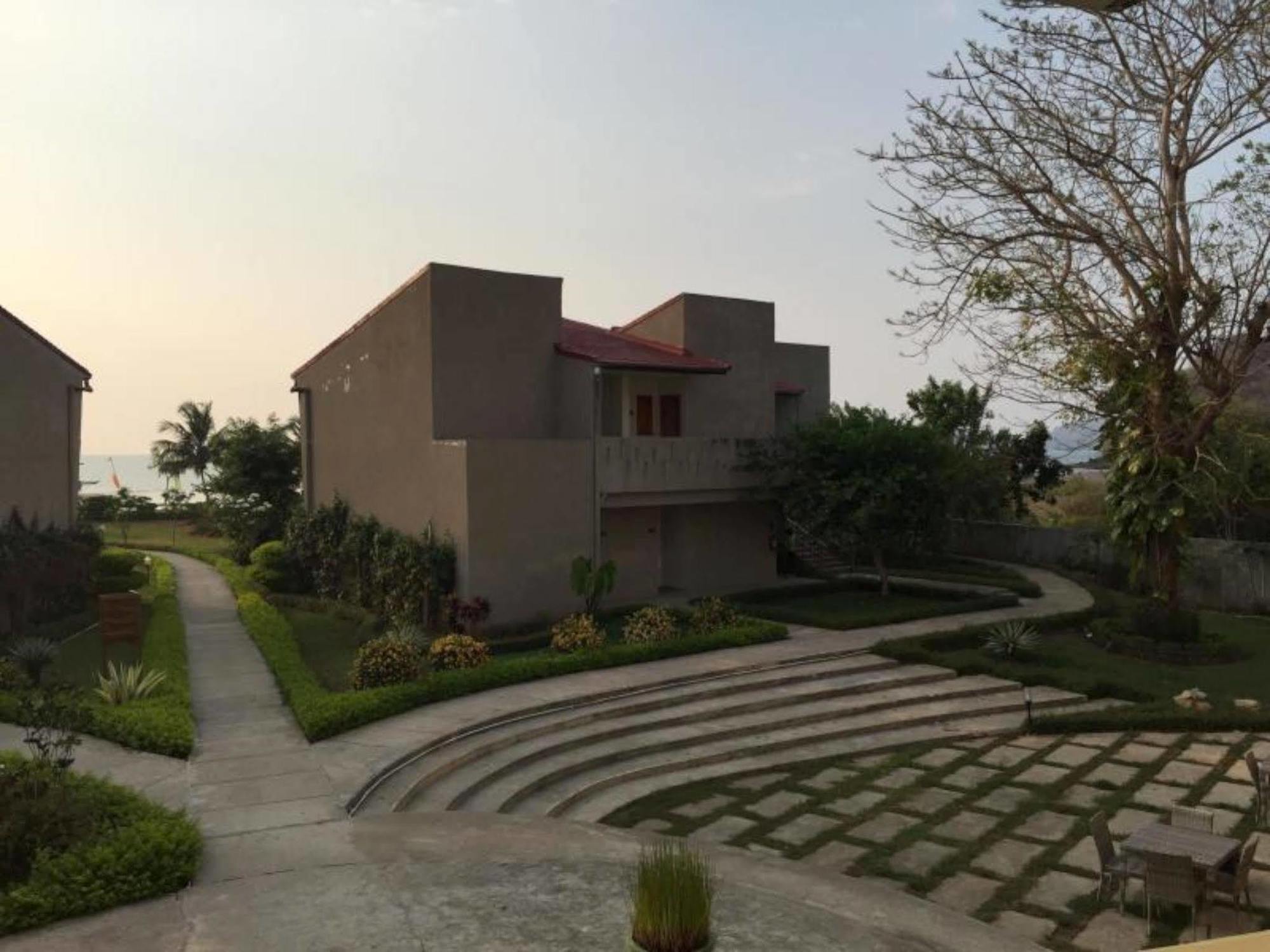 Luwansa Beach Resort Labuan Bajo Exterior foto