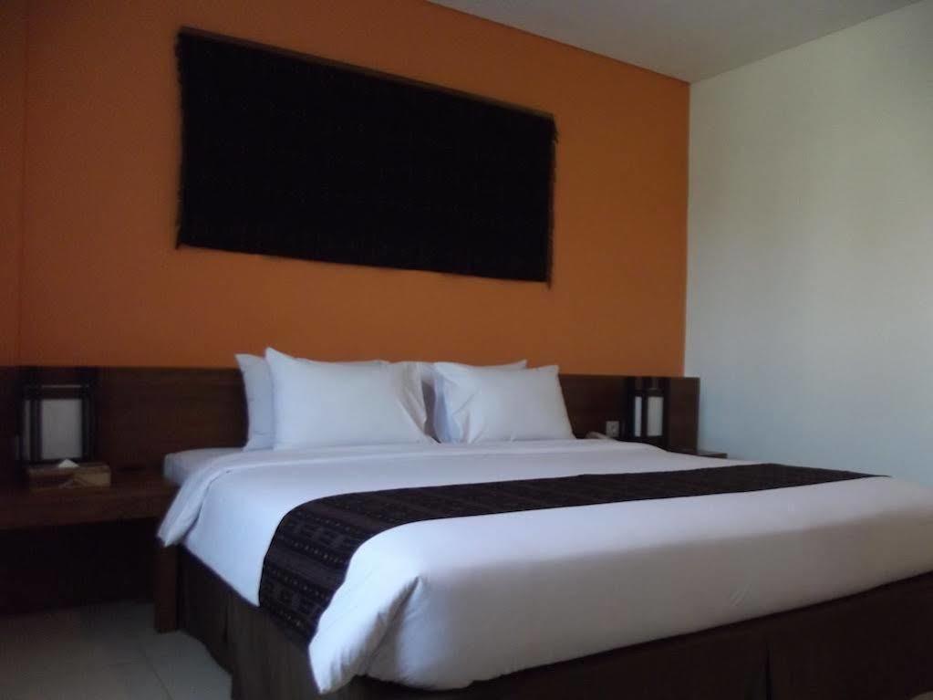 Luwansa Beach Resort Labuan Bajo Exterior foto