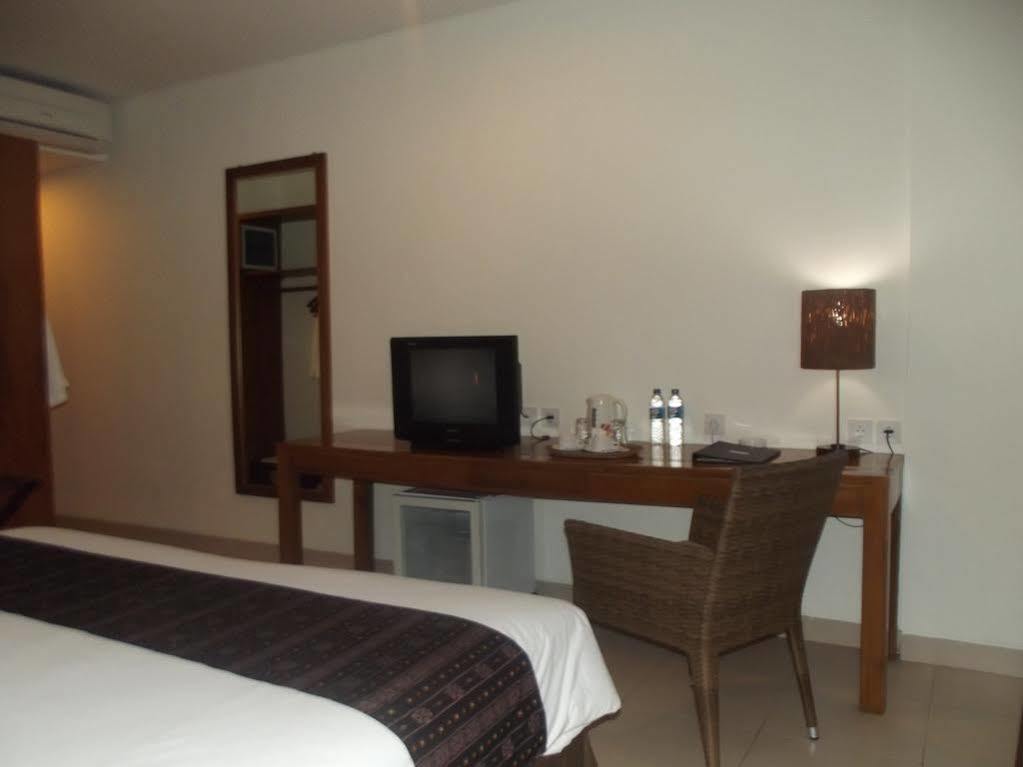 Luwansa Beach Resort Labuan Bajo Exterior foto