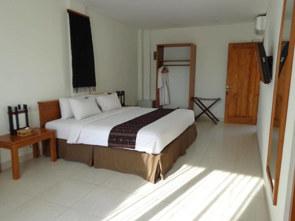 Luwansa Beach Resort Labuan Bajo Exterior foto