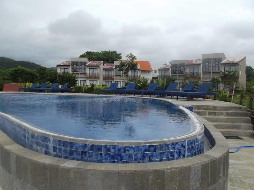 Luwansa Beach Resort Labuan Bajo Exterior foto