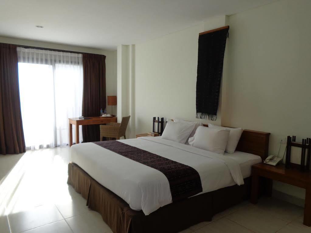 Luwansa Beach Resort Labuan Bajo Exterior foto