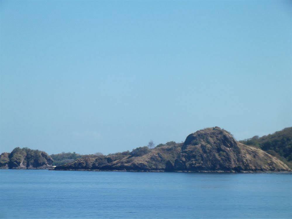 Luwansa Beach Resort Labuan Bajo Exterior foto